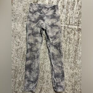 Lululemon Train Times 25” size 6 white/grey pattern